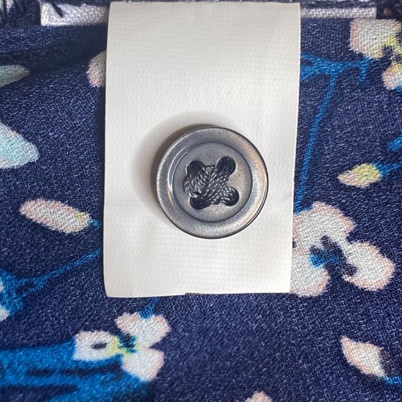 Gap Blue Flower Patterned Long Sleeve Blouse/Shirt NWOT - Picture 10 of 10